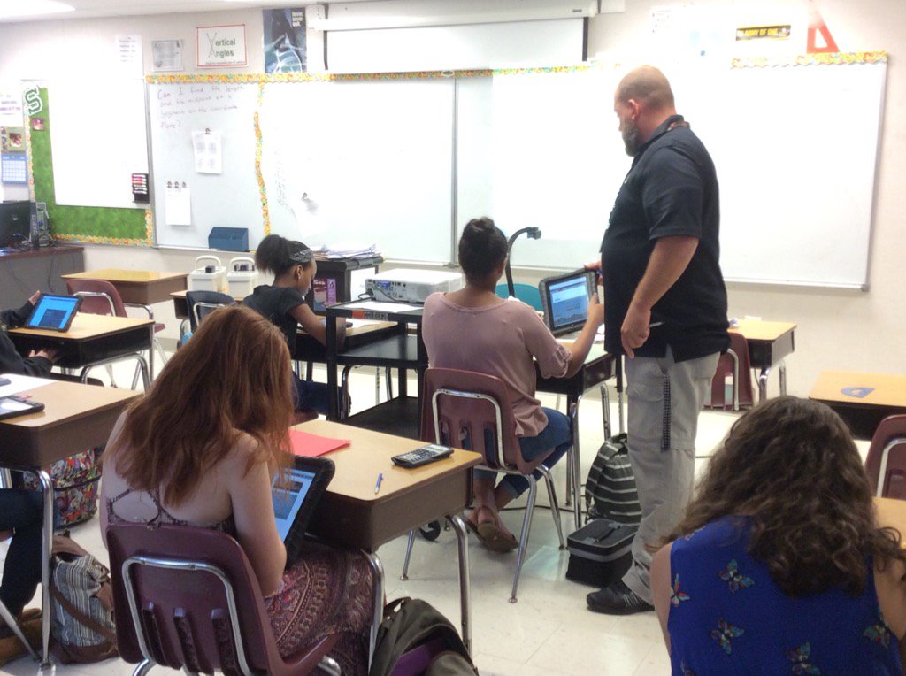 nmarshall19's tweet photo. South High students learning and collaborating online. #wcpsmd https://t.co/rAahxZBxnX