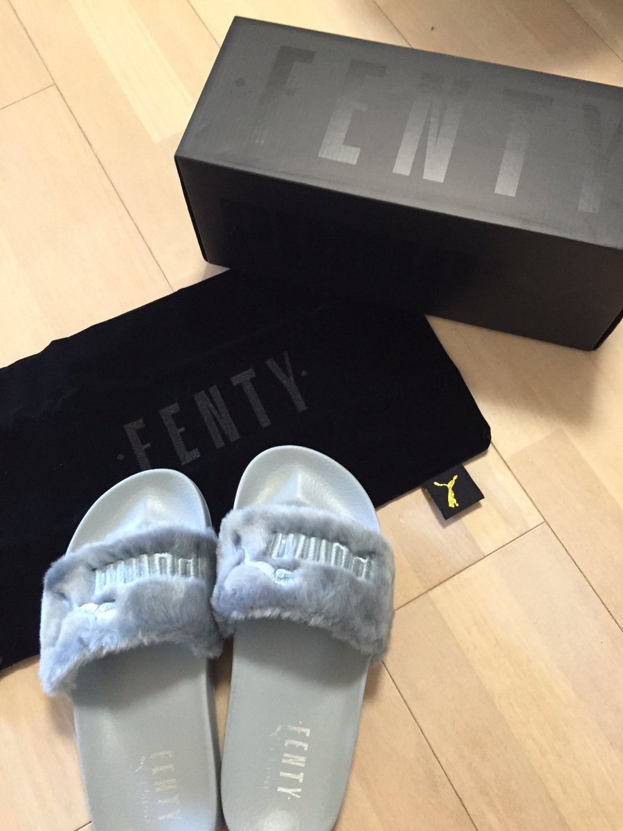 satotys's tweet photo. PUMA×リアーナのサンダルGET💕
やっぱりかわいいわ😍
サイズは結構大きめなんだね😳

#FENTY #プーマ #PUMA #リアーナ #RIHANNA  #かわいい #サンダル #ファー #ベナッシ #ファーサンダル https://t.co/xziq07YYSi