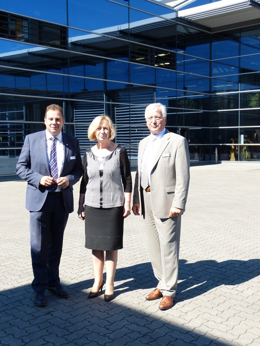 ONLYGLASSGMBH's tweet photo. Federal Minister of education &amp; research #johannawanka at ONLYGLASS, talking about #innovation activities at SMEs https://t.co/zBREPEE4kM