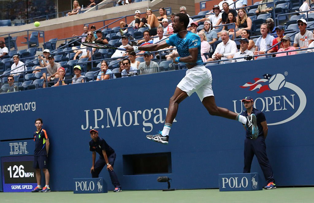 jon_wertheim's tweet photo. A visual rejoinder next time you hear about tennis as boring country club pastime (and well played, Getty shooter) https://t.co/RUq64DMpdr