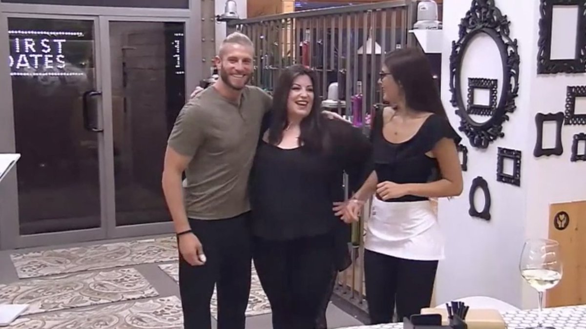 misssoez's tweet photo. Qué feliz estaba Matías de conocerme jajajaajajaja Todo un caballero! @matias_roure #firstdates #firstdates119 https://t.co/VOlfTmQH0G