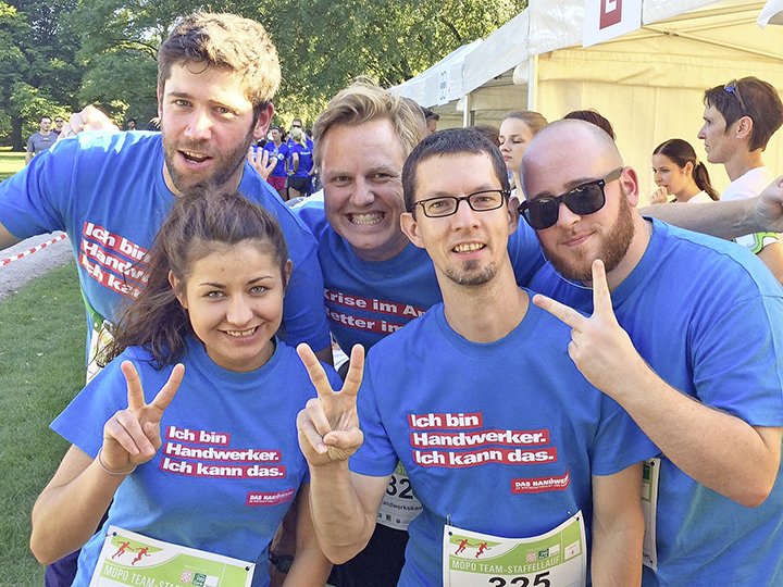 HWK_Hamburg's tweet photo. Wenn der Mopo-Staffellauf startet, schicken wir unsere Flinksten: unser Veranstaltungs- und #Remter-Team im Ziel! https://t.co/KCOBxfTpxe