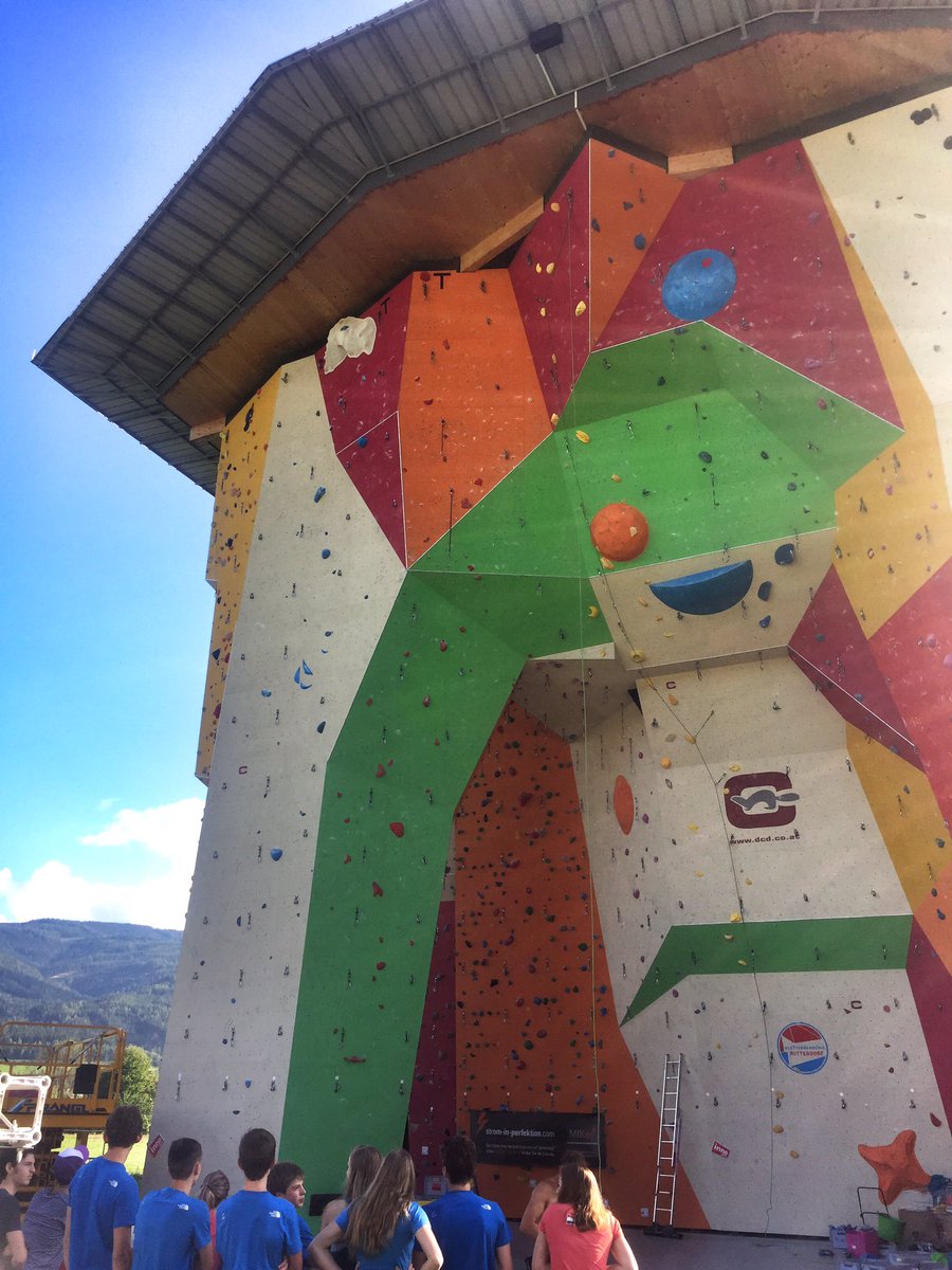 mathieuceron's tweet image. Inspecting the competition wall. Qualifications tomorrow #EYCmitterdorf @NKBV @MedicortFysio