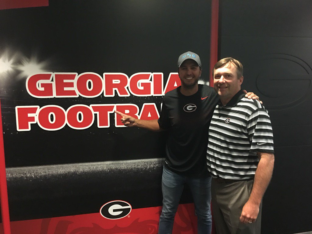 lukebryan's tweet photo. Awesome seeing the team coach. https://t.co/O5w2ggng6f
