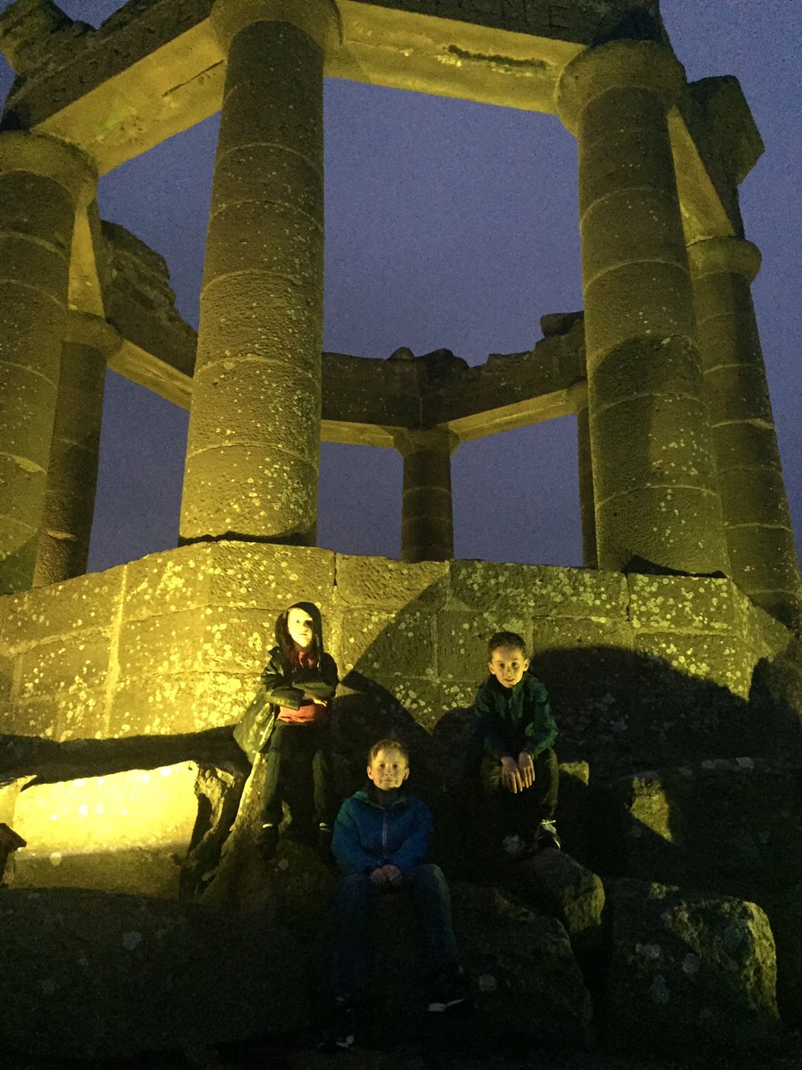 Beautiful to see the monument lit up tonight
#GlowGold 
#childhoodcancerawarenessmonth 
#DunnottarSchool