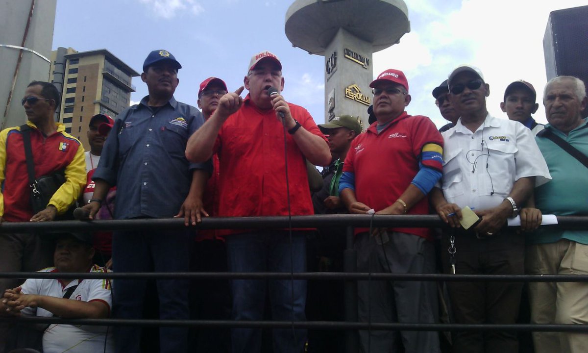 PartidoPSUV's tweet photo. #BOLÍVAR Nuestro pueblo se mantiene en las calles ¡Defenderemos la Patria! #ChavismoQuierePaz #PuebloComunicador https://t.co/wOZzDdYCMO