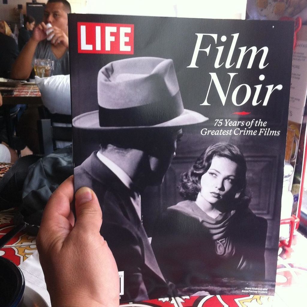 Mannfotografo's tweet photo. Un par de horas en el aeropuerto de #louisville una buena #lifemagazine #filmnoir #makersm… https://t.co/mCBUURNh7I https://t.co/glSB3OOwu9