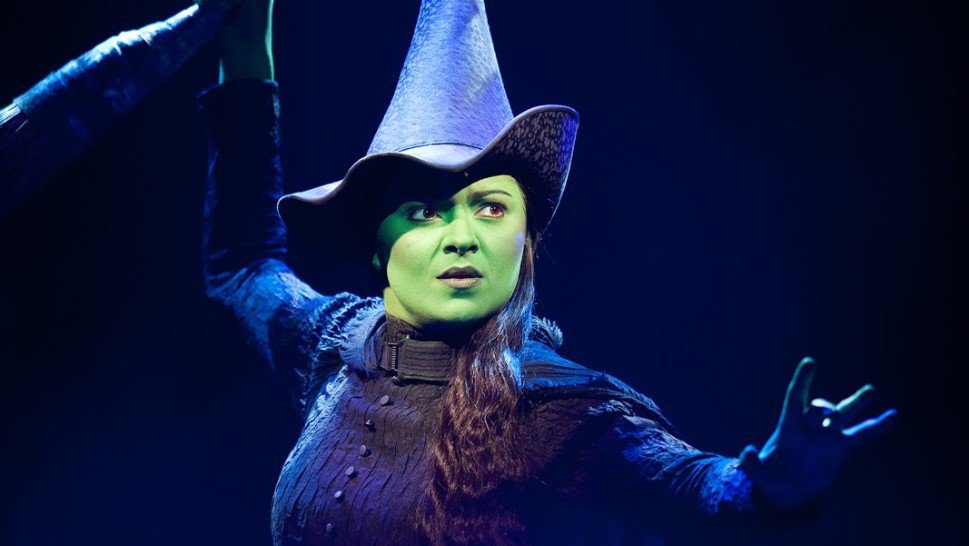 playbill's tweet image. What is it like to be @WICKED_Musical's Elphaba for 10 years? @jennydinoia shares! playbill.com/article/whats-…