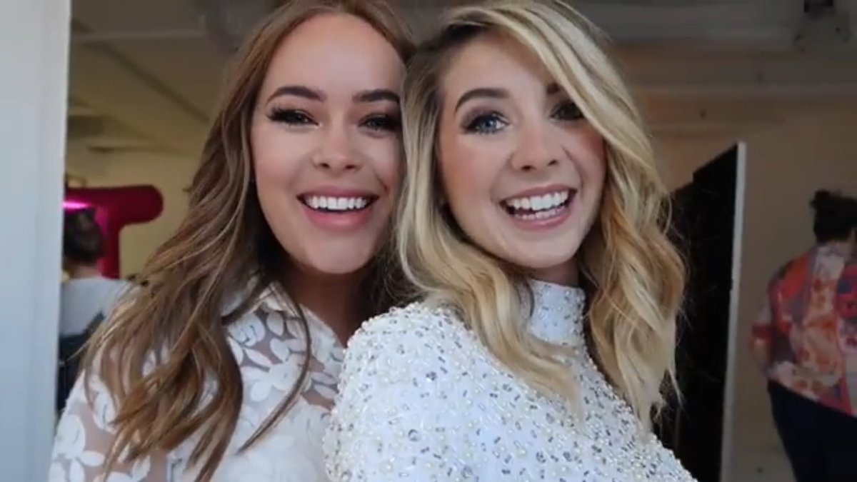 DailyZoellaNews's tweet photo. How beautiful did these two look yesterday at their shoot! We cannot wait to see the pictures 😊 https://t.co/hkdIczxGSf