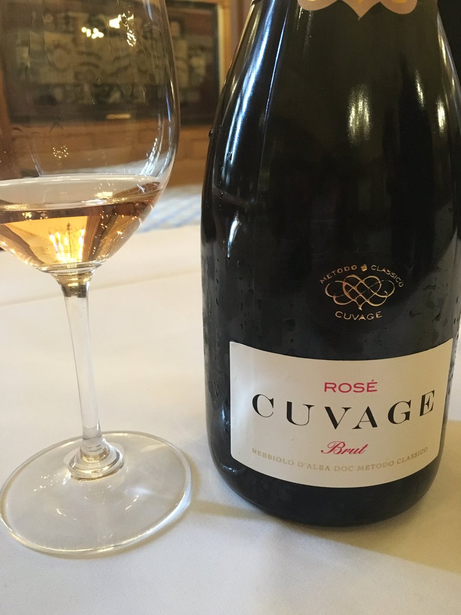VictoriaDaskal's tweet image. First time trying a sparkling Nebbiolo @CSWWC2016 @worldoffinewine