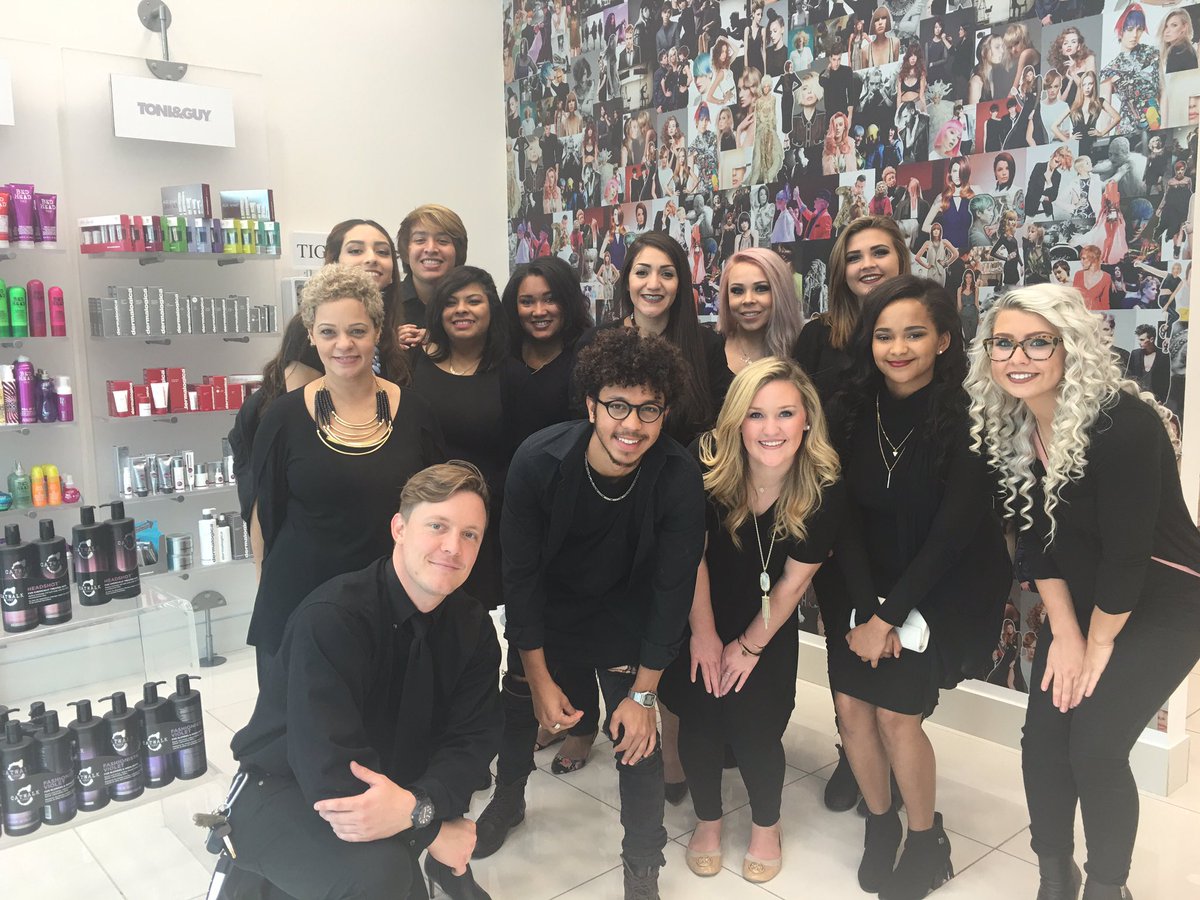 MBraidsEmily's tweet photo. visit with my Freshman class the Toni&amp;Guy salon @ stone briar @RichieRosaMUSC thanks for the tour https://t.co/D0HFQi7jvZ