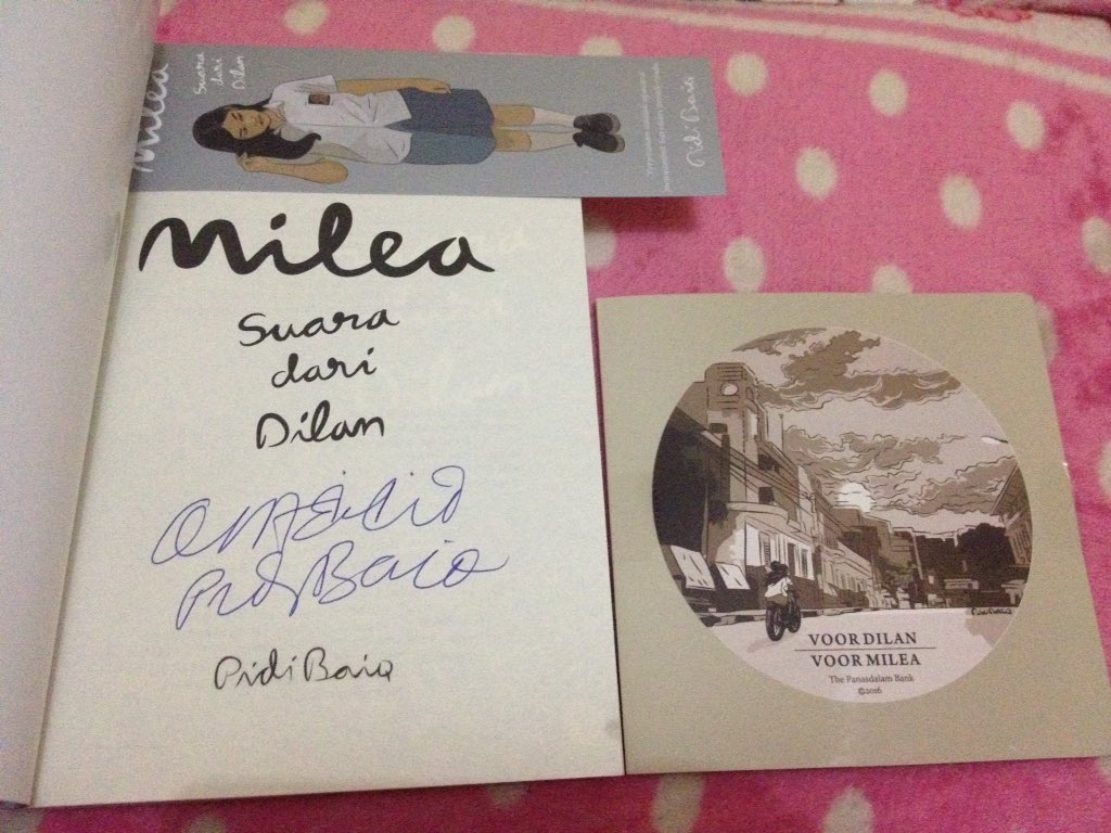 Akhirna datang juga euy. Tos teu sabar bacanna. Nuhun pisan tanda tanganna, yah! :)))