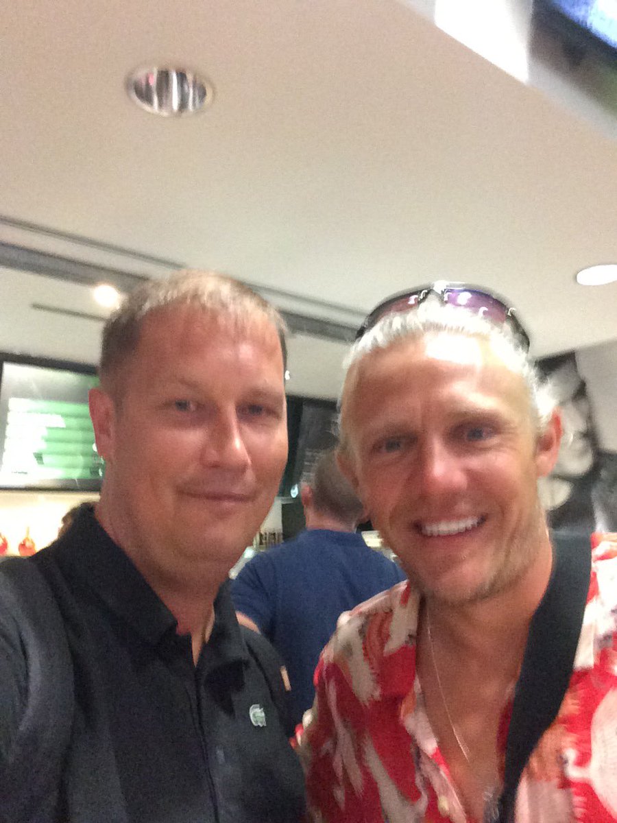 JamieKnowles2's tweet photo. Met @jimmybullard  today at faro airport 😎 #nicebloke https://t.co/FQSROJuOoF