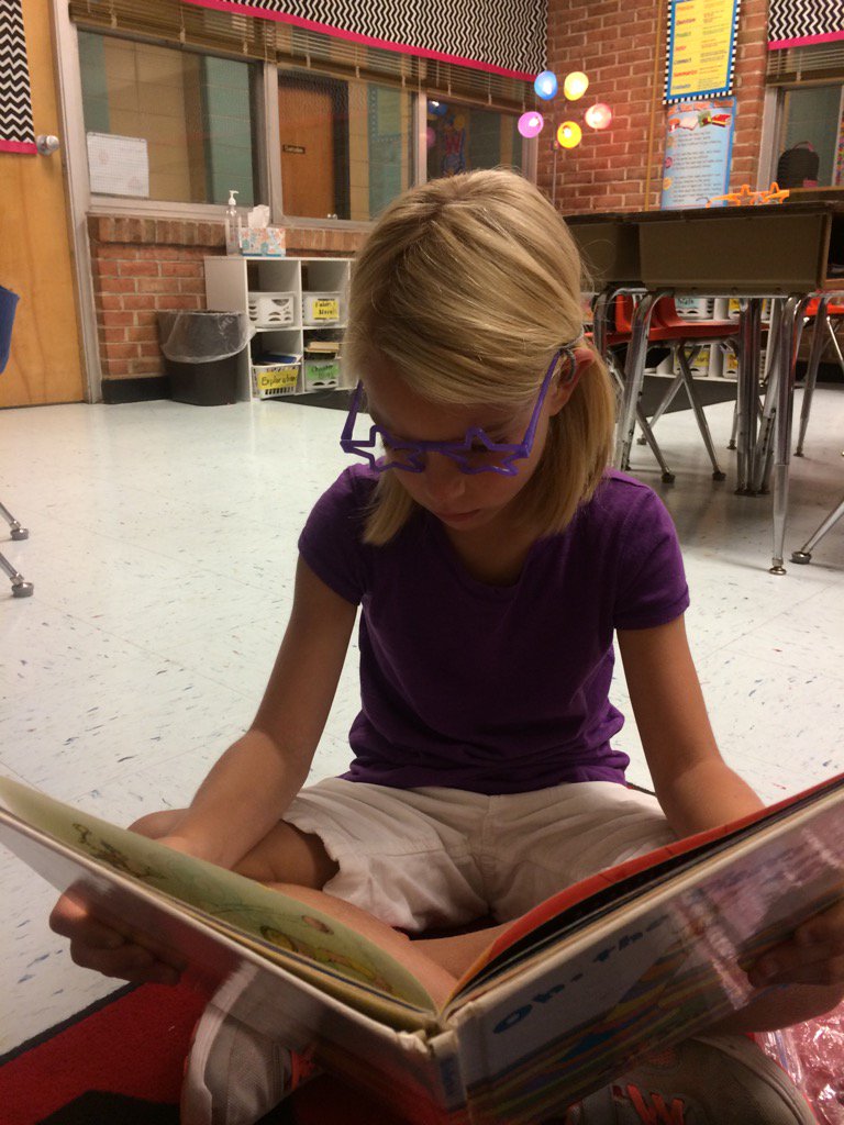 Magical glasses in Gr 2 @SharpsburgES fosters higher reading engagement <a href="/lahanks76/">Lura A. Hanks</a> <a href="/wcpsmd/">WCPS Maryland</a>