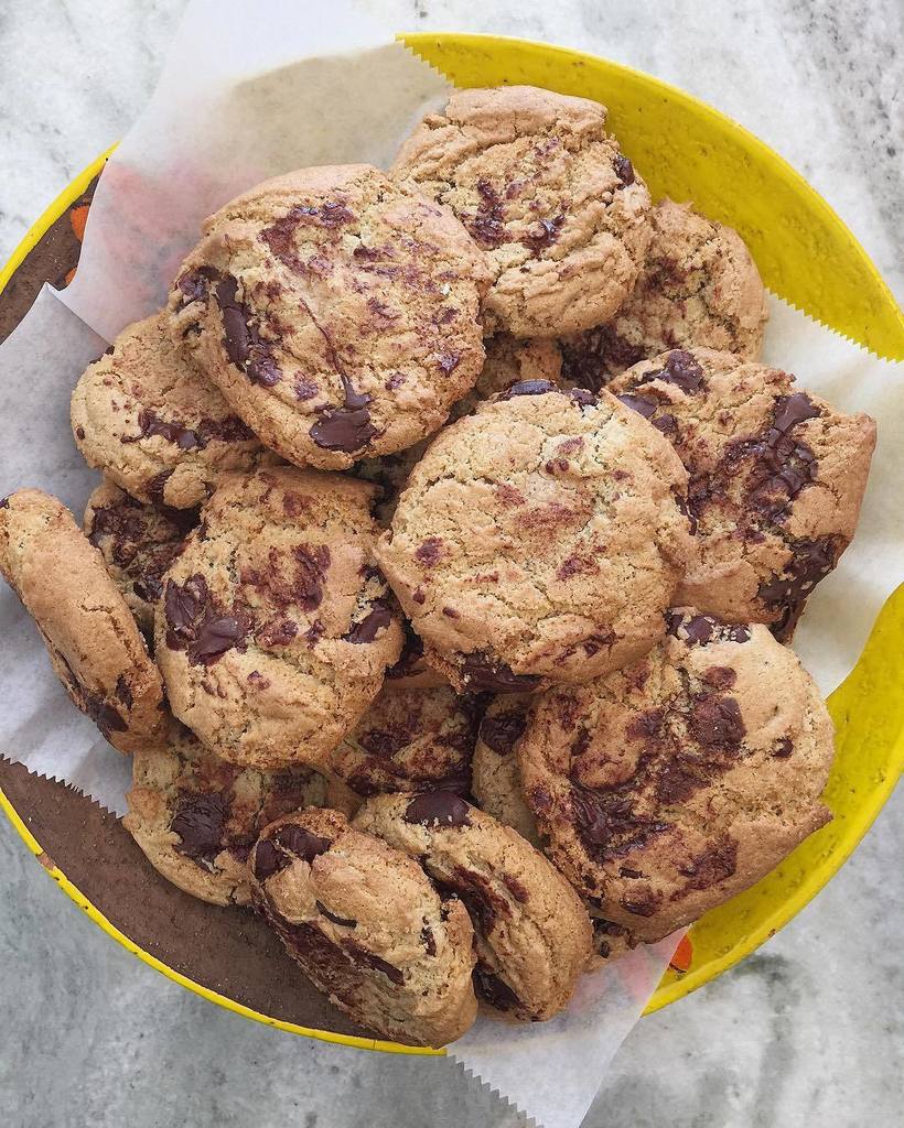 Sometimes simple is best! Pillowy, lovely chocolate chunk cookies that just happen to be g… instagram.com/p/BJ0m5bWBwYK/