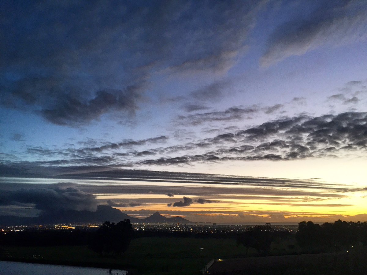 degrendelwines's tweet photo. The perfect sunset to the first day of spring! #SpringDay2016 https://t.co/PWjMnbgtGM
