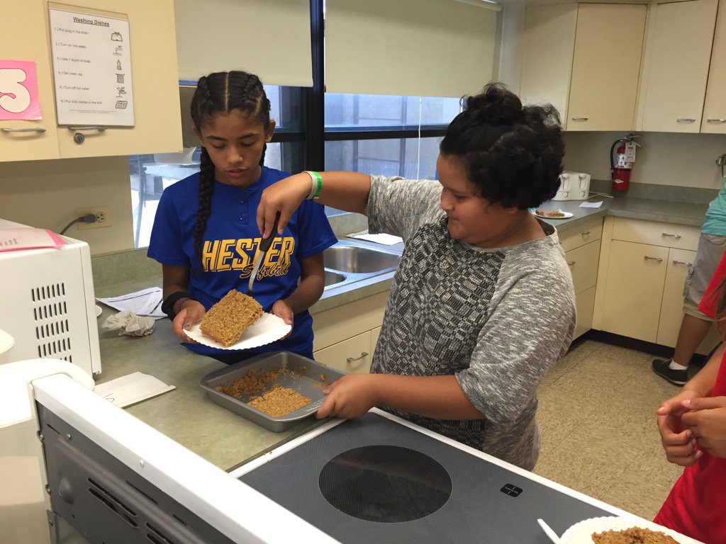 MsMCleary's tweet photo. Back to FACS! #bakedoatmeal #firstrecipe @HesterJrHigh https://t.co/9mbD2IwN6u