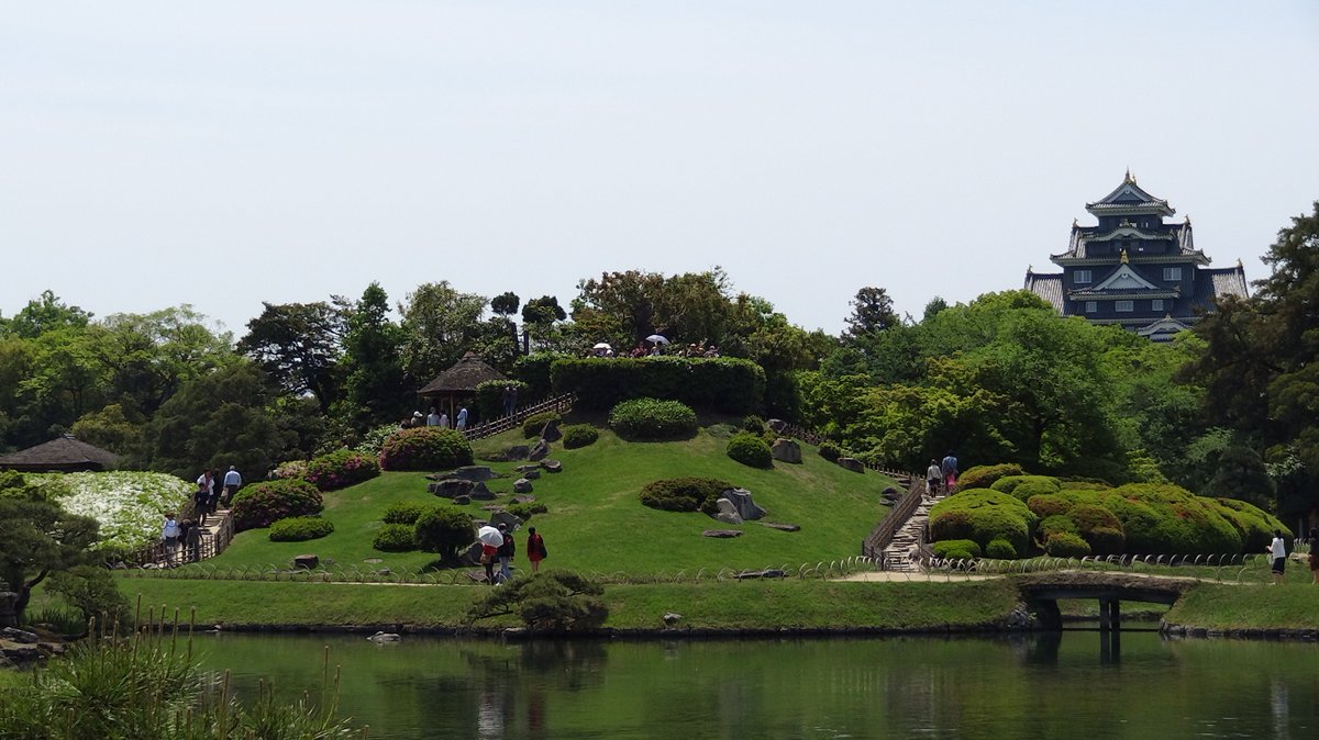 amebaengeitarou's tweet photo. 【日本三大庭園】
金沢兼六園、岡山後楽園、水戸偕楽園の総称
いずれも江戸時代に藩主によって造営された。広い敷地に池、築山、お茶屋、四阿を設け園路でつないだ回遊式庭園となっている
#日本庭園
#日本庭園マメ知識
#日本庭園好きな人ＲＴ
https://t.co/x0lwW9XUd2