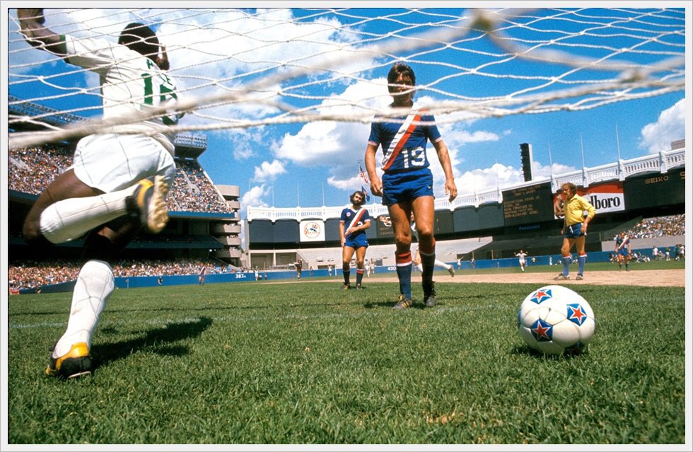 FOTOS HISTORICAS O CHULAS  DE FUTBOL - Página 14 CrSWfnLXEAA8wo0