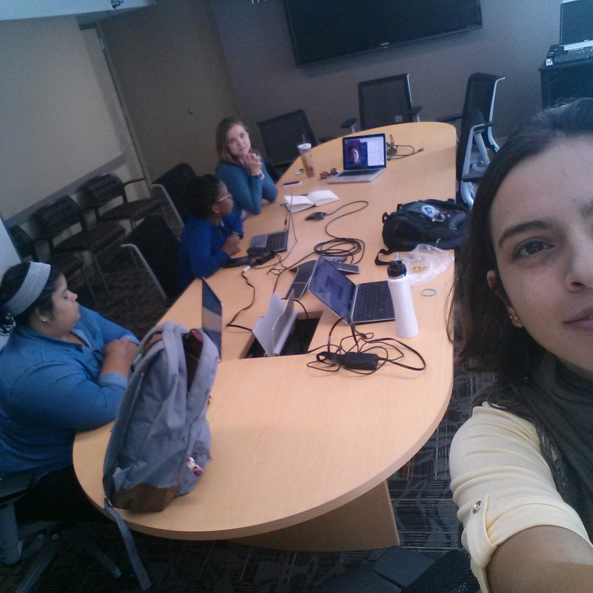 MaryAm_Ghadiri's tweet image. Don&apos;t reinvent the wheel! #Communicate with former fellows @ELISSfellows
Skyping with Priyanka :D #LocalForum #Water