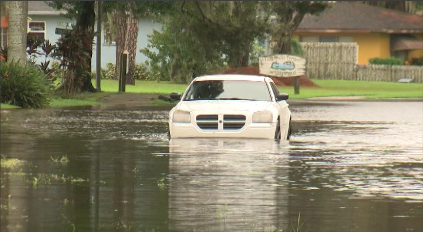 CBS12's tweet image. Hermine's Impact: Already being felt in Tampa area. #TropicalStormHermine bit.ly/2bTXJ45