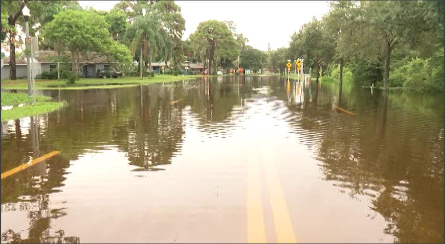 CBS12's tweet image. Hermine's Impact: Already being felt in Tampa area. #TropicalStormHermine bit.ly/2bTXJ45