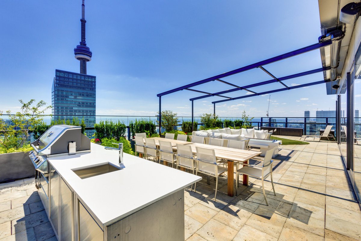 HarhayDev's tweet photo. Check out the PHs south facing terrace at #theatrepark. Undulating green, some BBQ and a view sounds about right! https://t.co/yGykcnxbgE