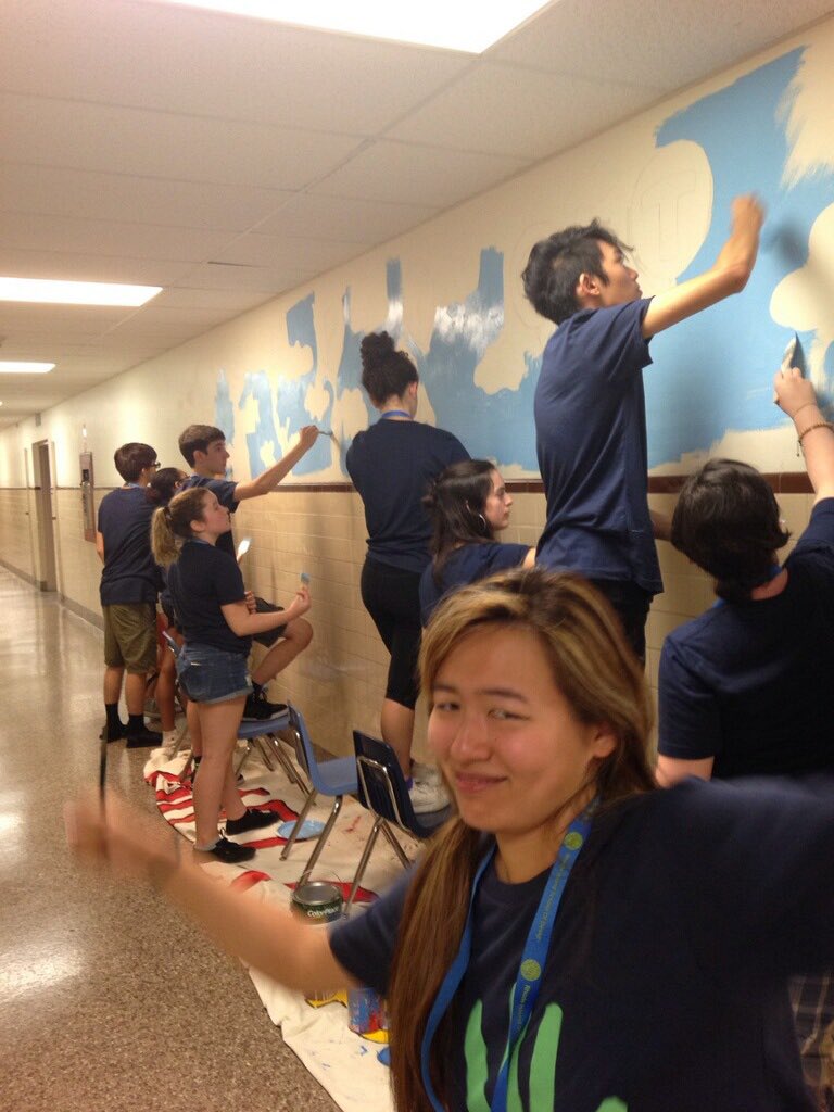 RISDServes's tweet photo. Our team @wednovans is having some fun with a new mural for the elementary school in Woonsocket! #POSE16 https://t.co/jiztXwdgUC