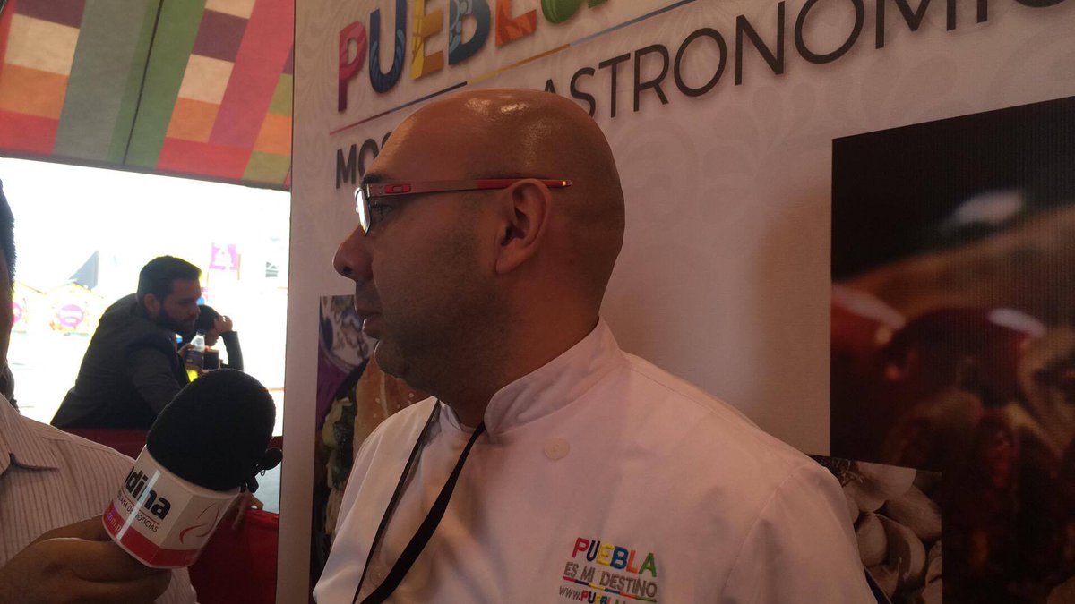 Agencia_Andina's tweet photo. #ENVIVO Conoce la gastronomía de Puebla en el pabellón mexicano #Mistura2016  https://t.co/uneDYDje6M https://t.co/QgEmq5hWUA