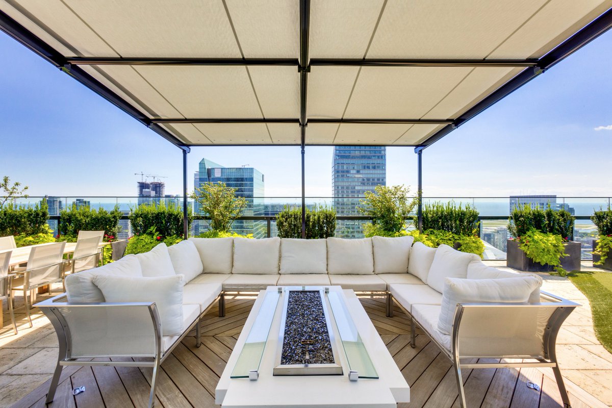 HarhayDev's tweet photo. Check out the PHs south facing terrace at #theatrepark. Undulating green, some BBQ and a view sounds about right! https://t.co/yGykcnxbgE