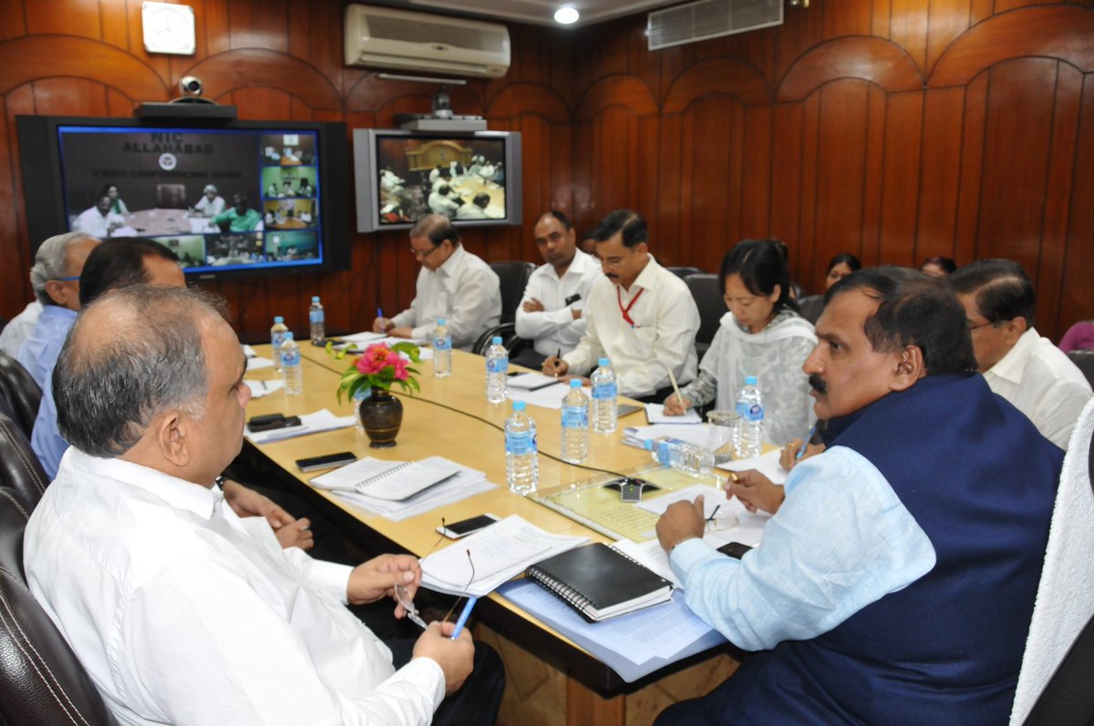dscsup's tweet photo. Had a meeting with CMOs&amp;DMs, instructed to have full monitoring of dengue cases.No one sud b left without treatment. https://t.co/rbFg0UaYak