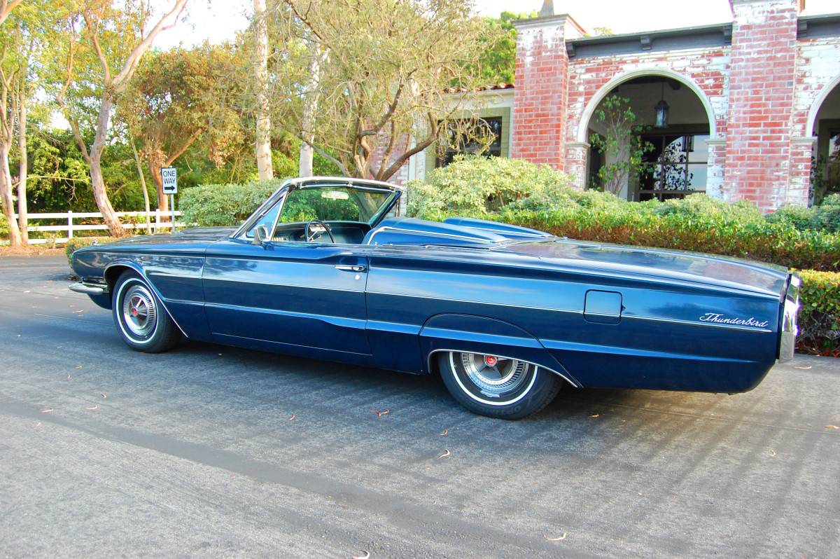 The 1960’s #Ford #Thunderbird evolved into a more squared off look without fins through the years. #TBT
