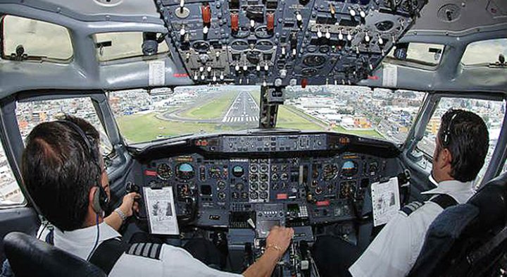revistaML's tweet photo. @AeropuertosASA  Con estrategia de mejora operativa y acercamiento con industria aeronáutica https://t.co/EuKGTyp1M0 https://t.co/92Dm7g3nZn