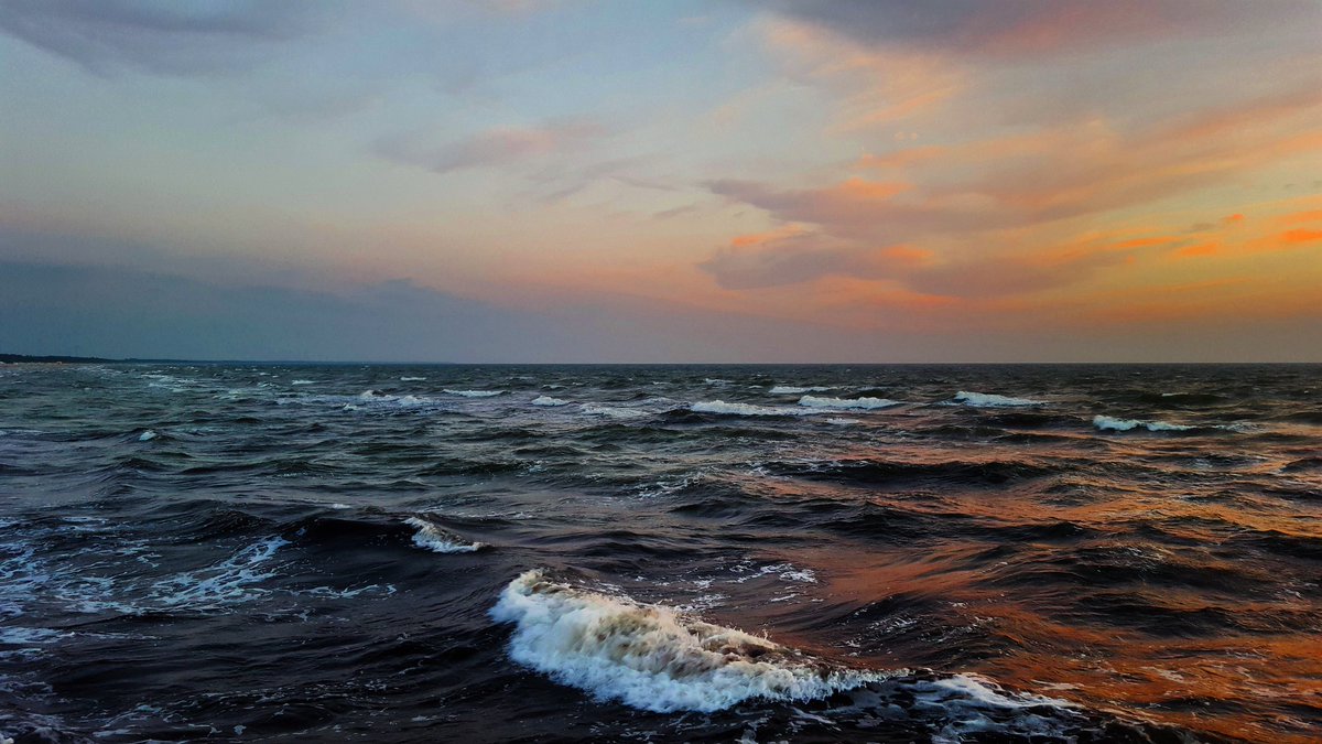 liepajalv's tweet photo. Šovakar #Liepājā saulriets kā marīnista Artura Baumaņa gleznā. https://t.co/XpYOeQTIMC