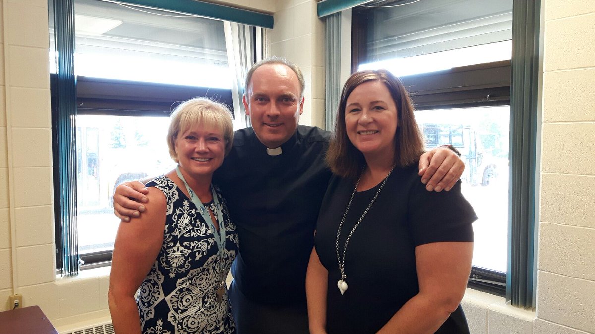StTAvila's tweet photo. #schoolblessing #fathertom #firstdayofschool #rdcrs Thank you Father Tom for coming to bless staff & students https://t.co/sTtbNPZMXx