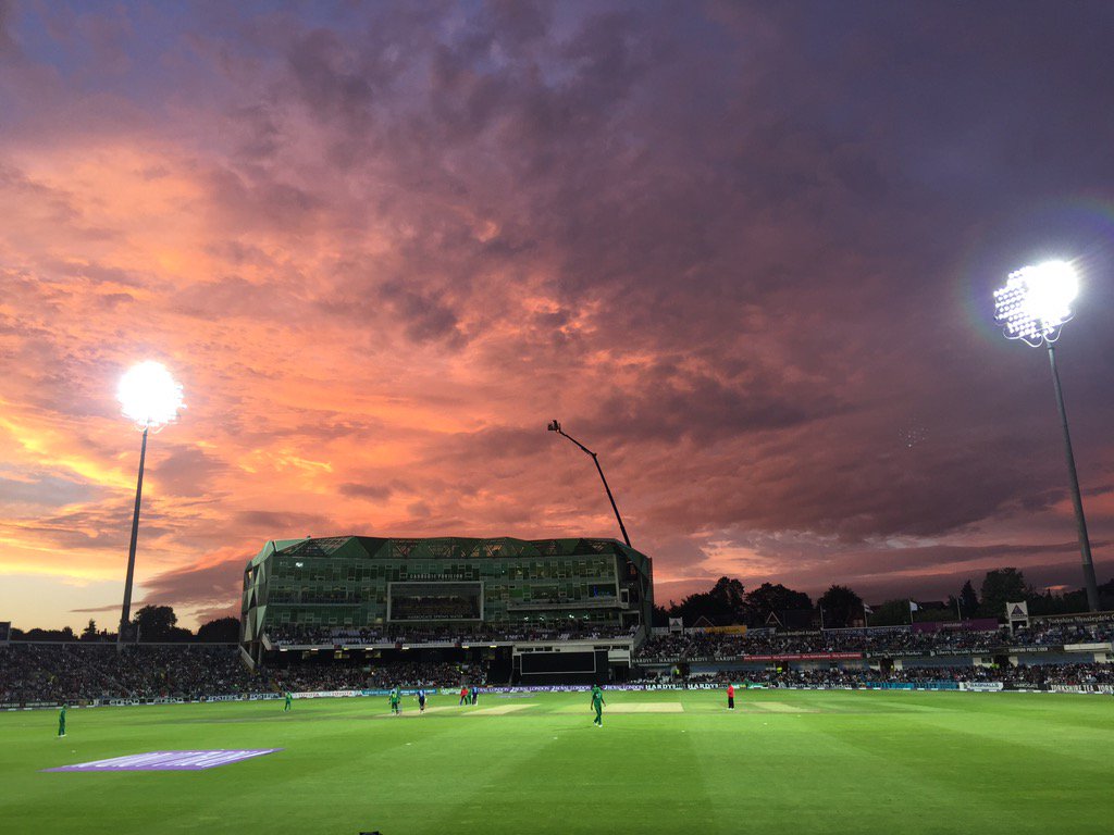 Headingley is a picture tonight!
