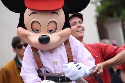 asap_sherlock's tweet photo. When you're drunk and you make eye contact with the hot girl at the bar. https://t.co/QVZBzHWyTT