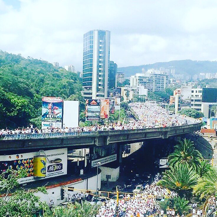 montanertwiter's tweet photo. Yo me pregunto ... @NicolasMaduro vera esto? @Almagro_OEA2015 @CNNEE @NTN24 https://t.co/T1hUs82qLE