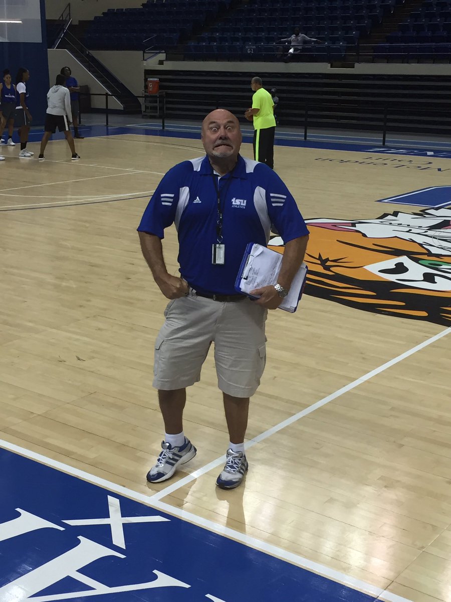 TSUTigersWBB's tweet photo. Coach Inman's mood for the Lady Tigers getting better tonight!!! 💪����💪💪 #AyeeeeLetsWork https://t.co/RbZNVYY2px