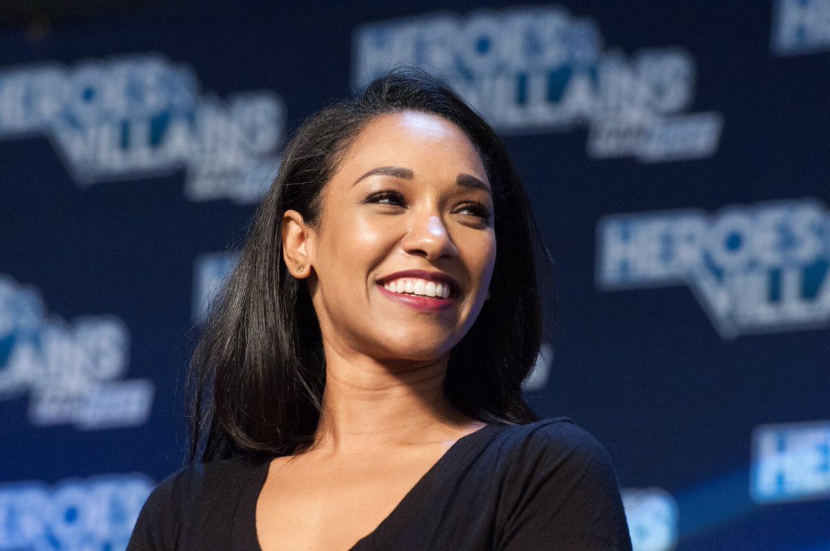 CANDICEPATTONN's tweet photo. How can you not love this cupcake 😍😍 https://t.co/FxJnMzodrX