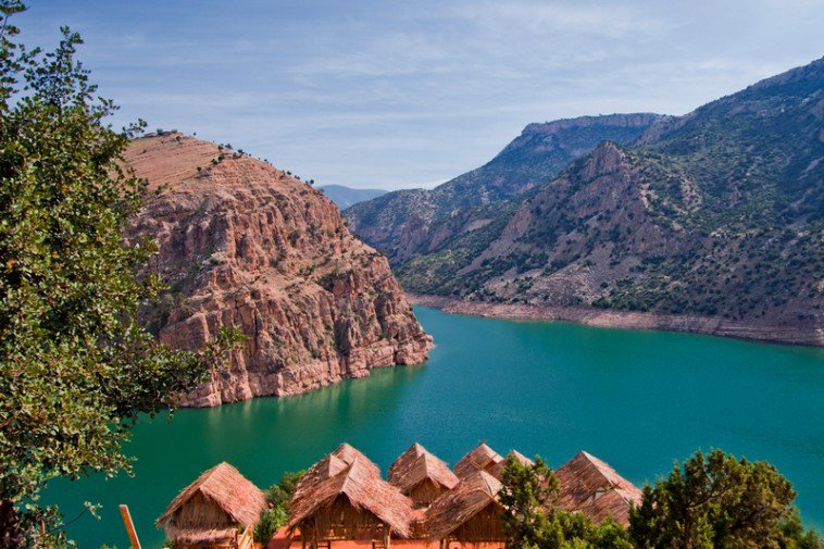 Озеро эль. Крупнейшее озеро Марокко – бине-Эль-Уйдане.. Бине Эль Уйдане озеро. Река Тенсифт Марокко. Бени Меллаль Марокко.