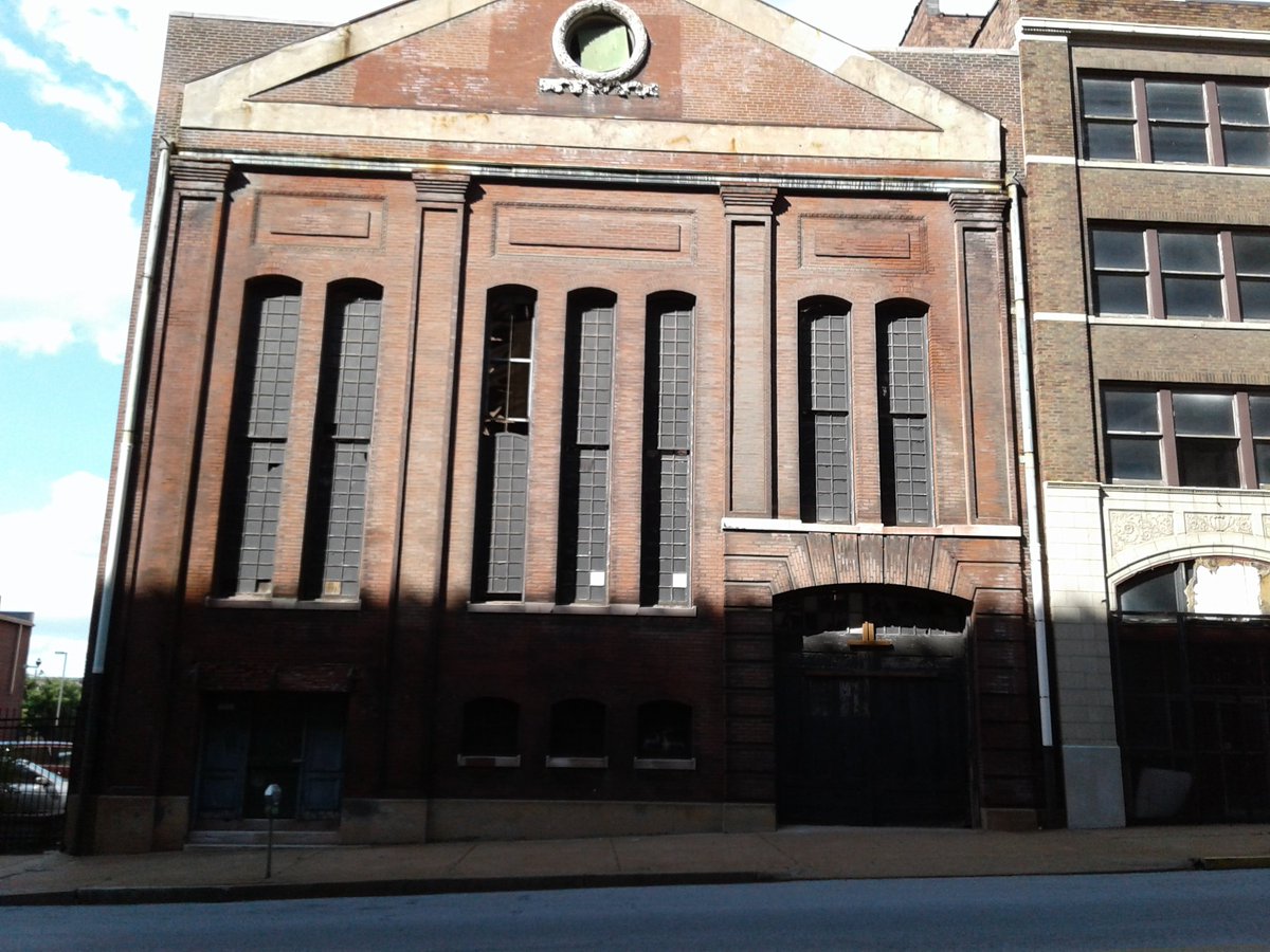 WJohnson68's tweet photo. Exploring a little #STL history at 1711 Locust. St. Louis Transit Co. bldg. Supplied electricity for trolley system. https://t.co/r4hDlwZW1Q
