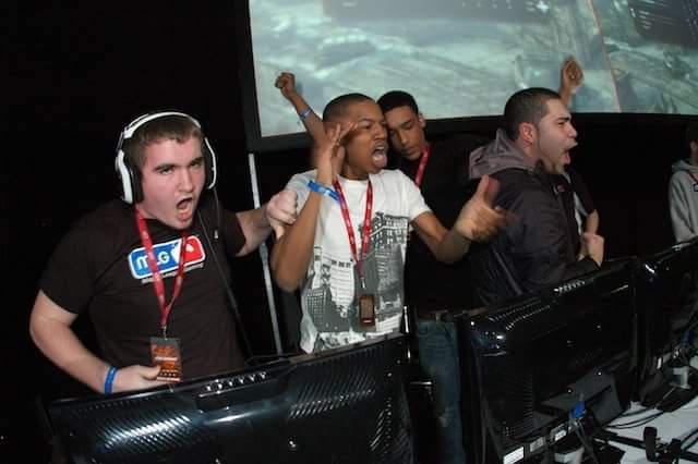 TeRRoRR's tweet image. Talk bout underdogs. No jerseys, No sponsors, No hoodies No help. Tell us we didnt play for the respect #FOH