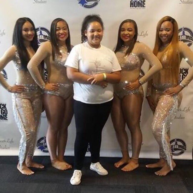 SilverStarlets_'s tweet photo. 🔙 #TBT #SilverStarlets #DMV #Dance #SilverStarletsDanceTeam #BuckOrGetGhost2016 #JasmineArmani #DD4LDad https://t.co/SjSx1xHACX