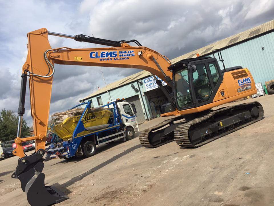 Bigmackish's tweet photo. Clems Skip Hire, sister company of East Coast Waste choose a CX210D #expertsfortherealworld @CaseCE @DiggerManBlog https://t.co/ZnMBFS5yAR