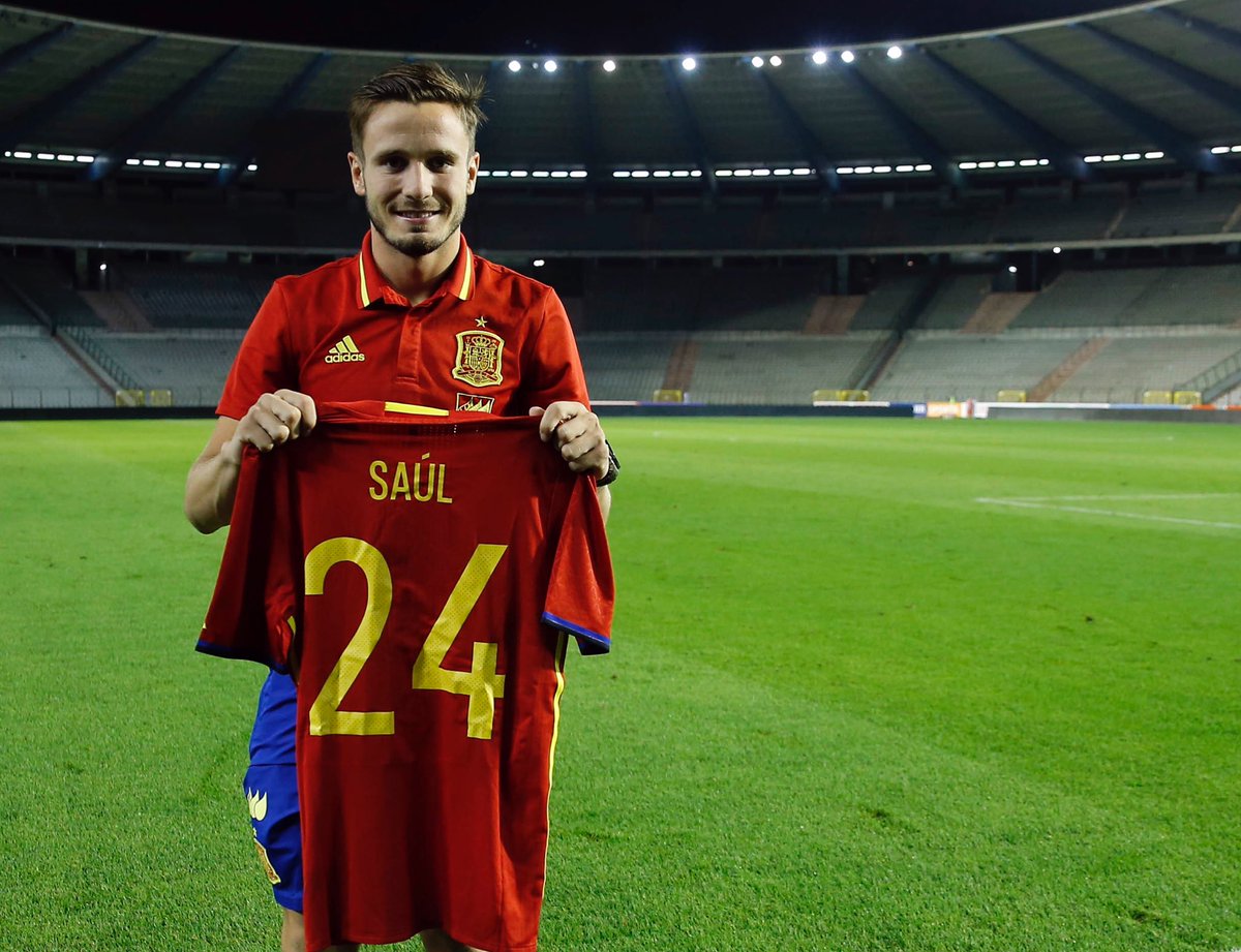 Por esta equipación, sangre, sudor y lágrimas 🇪🇸 ⚽ 
Muy feliz.🤗 #vamosEspaña <a href="/SeFutbol/">Selección Española Masculina de Fútbol</a>