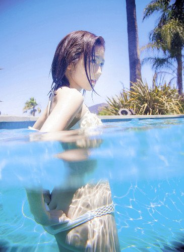 SportsHochi's tweet photo. まゆゆ、５年ぶり写真集で“神尻”披露「少し恥ずかしい」 https://t.co/582rXM8Vmc #芸能ニュース #スポーツ新聞 https://t.co/8C7RJrPNfk