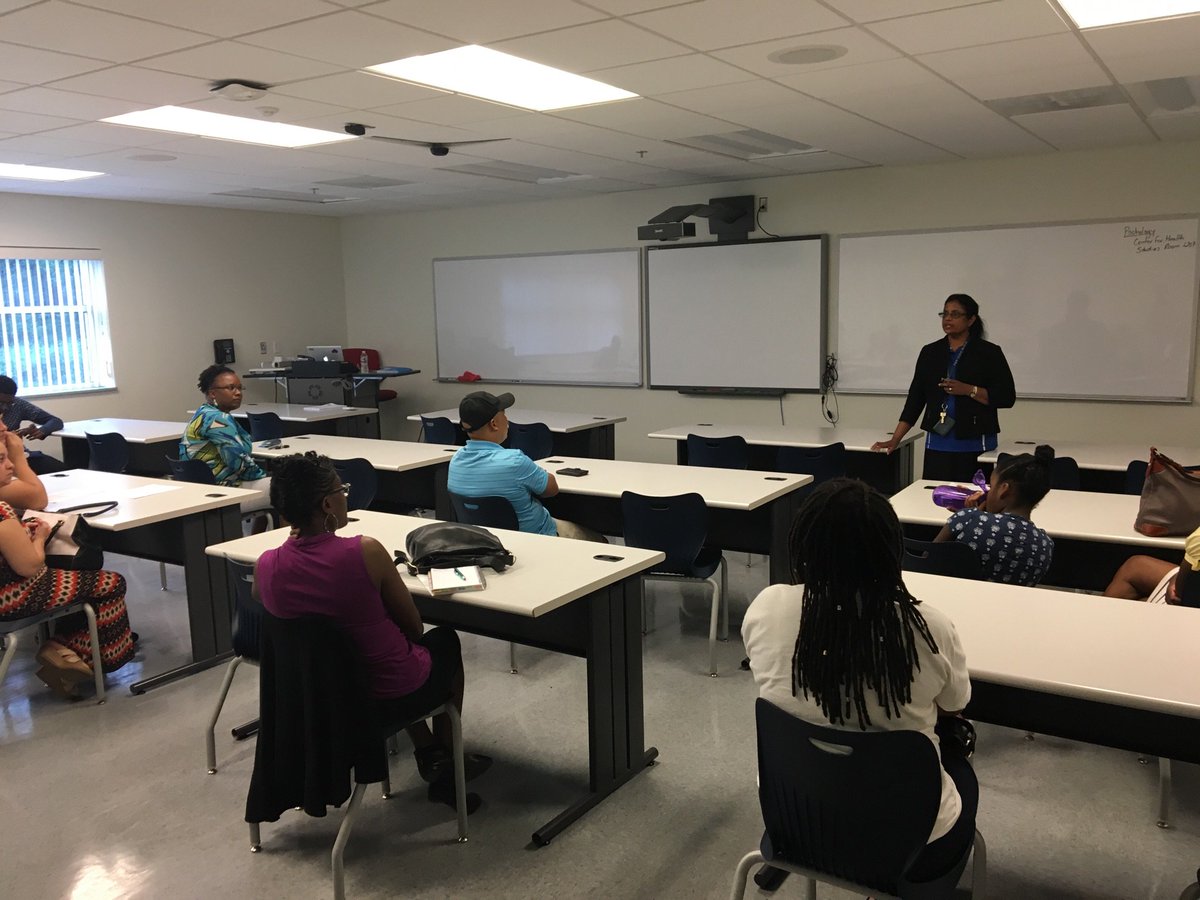 The fabulous AHS staff engaging parents at Back to School Night!!  <a href="/amanda_alerich/">Amanda Alerich</a> <a href="/JoyBell107/">Joy Bell, Ed.S.</a>