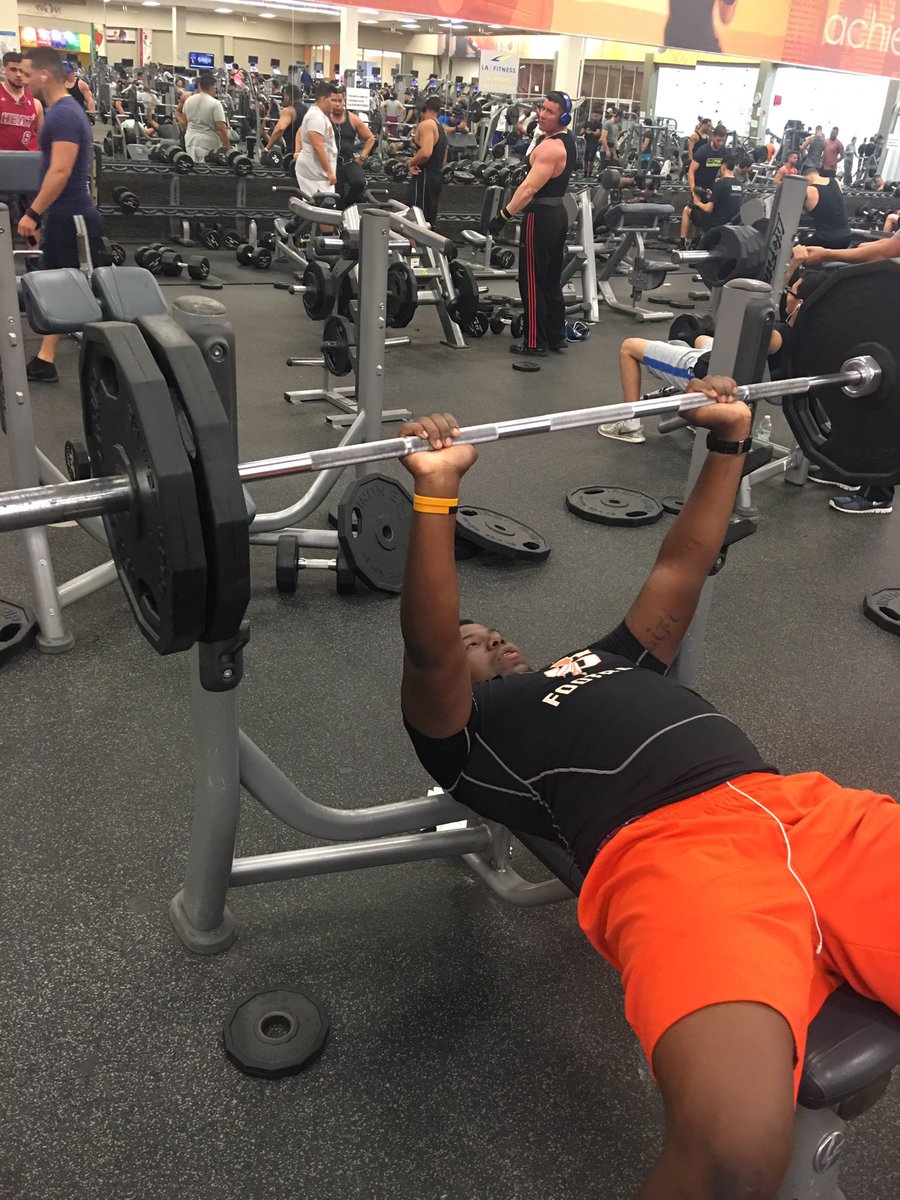 DukeDavis51's tweet image. Even away from the 4️⃣ still living the SL4 life #Sl4made #4sUP #weconquerdreams @speedline04