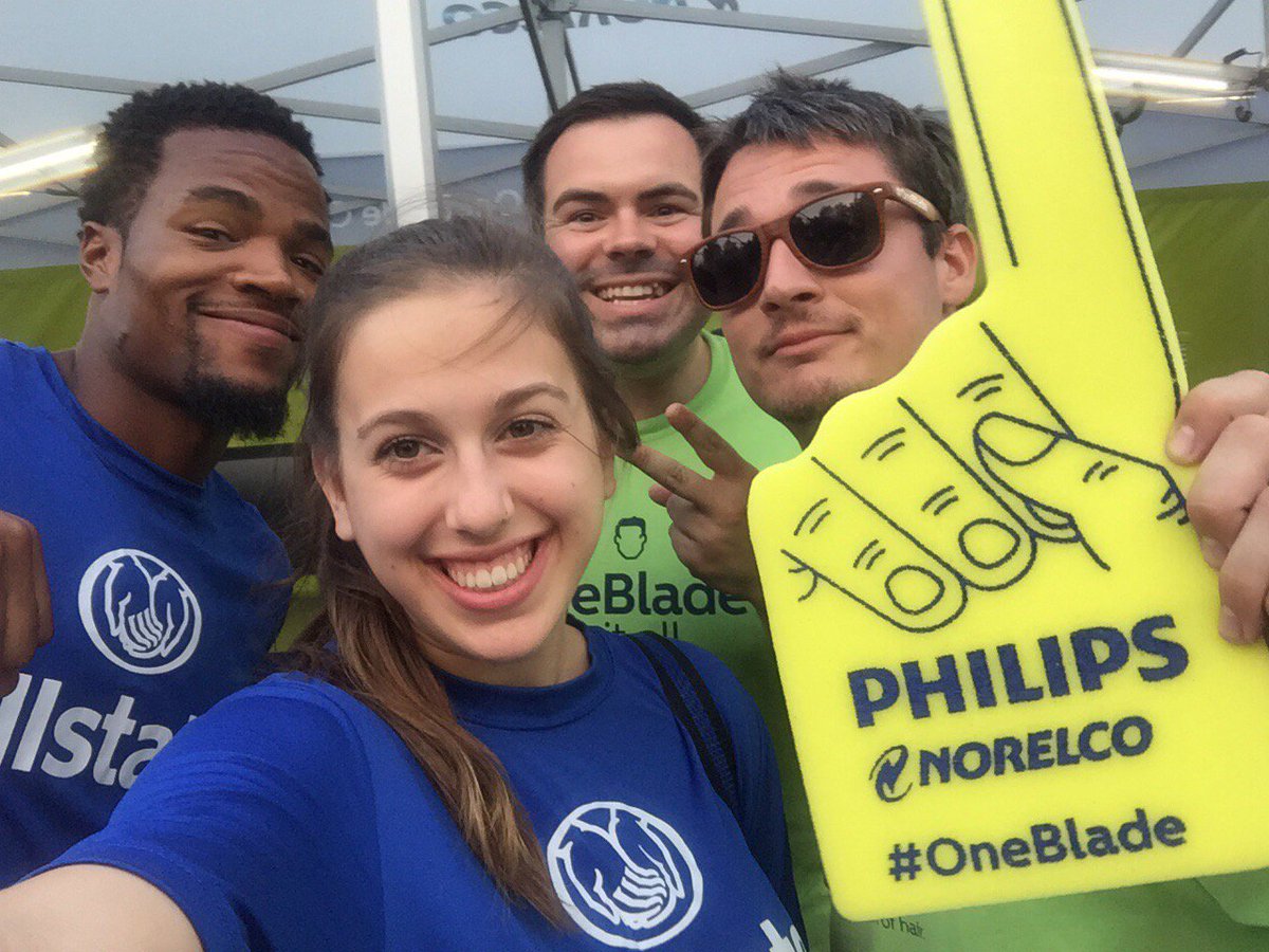 Ari_Anna_Rose's tweet photo. Best crew ever! #oneblade https://t.co/KTdIgq80jc